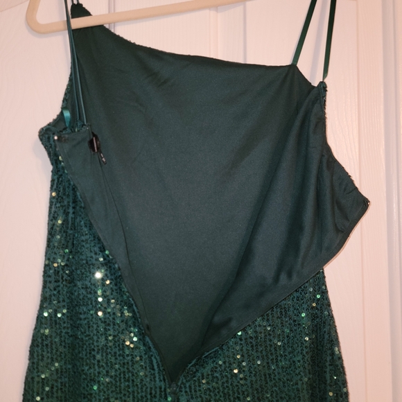 Emerald One-Shoulder Sequin Mini Dress - Picture 3 of 5